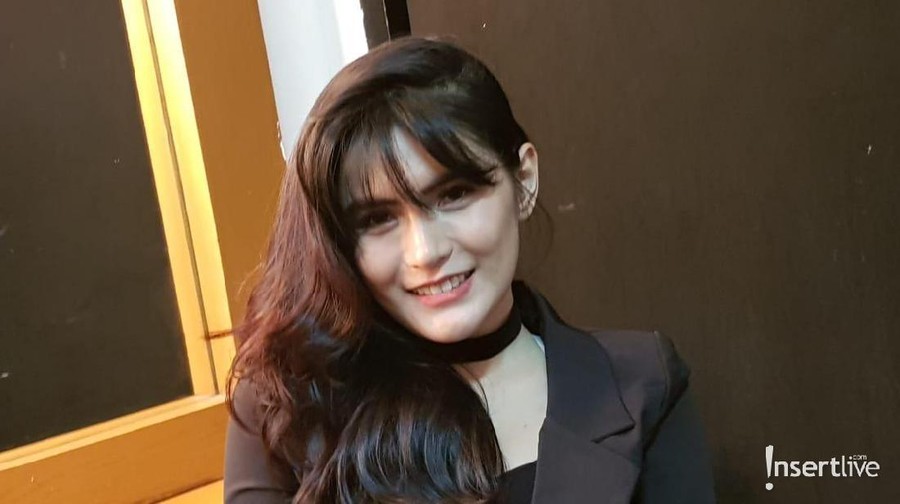 Komentar Angela Lee terkait Prostitusi Online Artis Komentar Angela Lee soal mengapa artis terlibat dalam prostitusi online artis.
