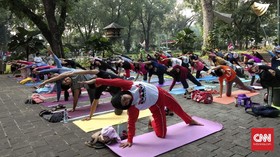 'Namaste' dari Taman Suropati