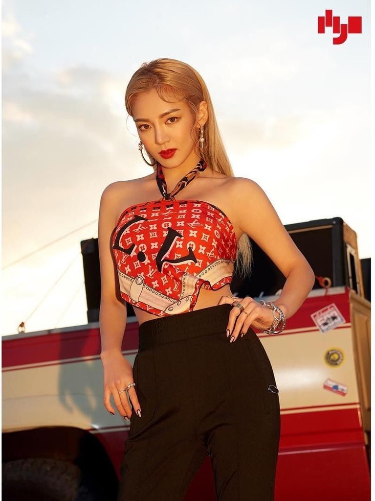 Debut Sebagai DJ, Intip Pesona Hyoyeon Penyanyi cantik, Kim Hyoyeon, memulai debutnya sebagai disk jockey. Ia juga akan tampil dan memeriahkan acara HUT Transmedia ke-17, Sabtu (15/12).