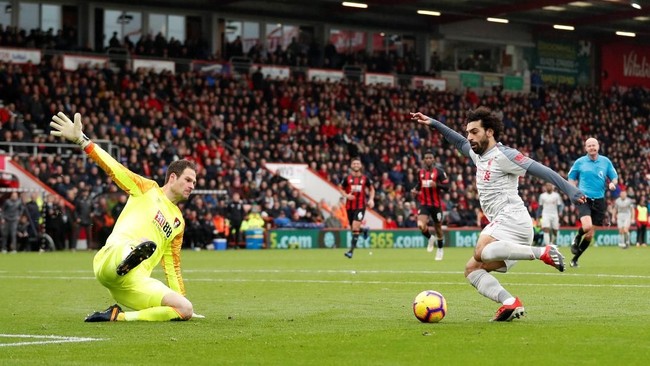 Mohamed Salah jadi bintang kemenangan Liverpool dengan mencetak hattrick saat mengalahkan Bournemouth 4-0 di Vitality Stadium, Sabtu (8/12).