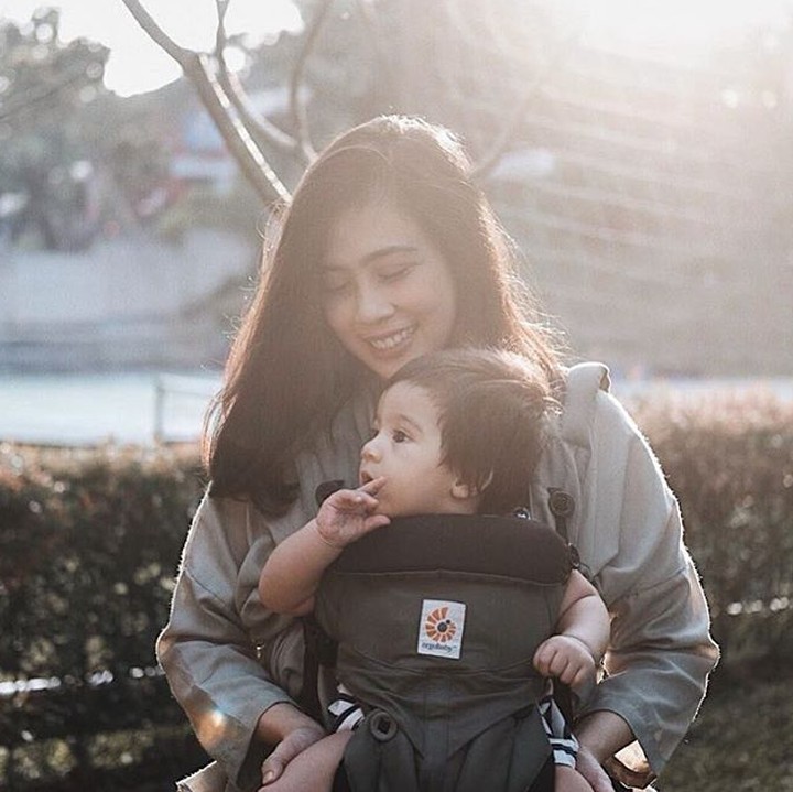 <p>Perkenalkan, Bun. Ini Dara Nassa Kiyandra atau Dara. Si kecil Dara merupakan buah hati penyani Rendy Pandugo dan Mia Sesaria. (Foto: Instagram/ @miasesaria)  </p>