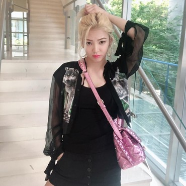 Tampil di HUT Transmedia, Hyoyeon Sapa Indonesia