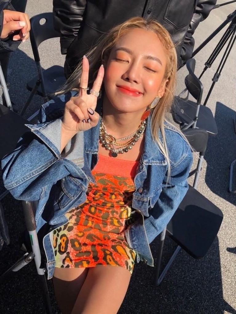 Debut Sebagai DJ, Intip Pesona Hyoyeon Penyanyi cantik, Kim Hyoyeon, memulai debutnya sebagai disk jockey. Ia juga akan tampil dan memeriahkan acara HUT Transmedia ke-17, Sabtu (15/12).
