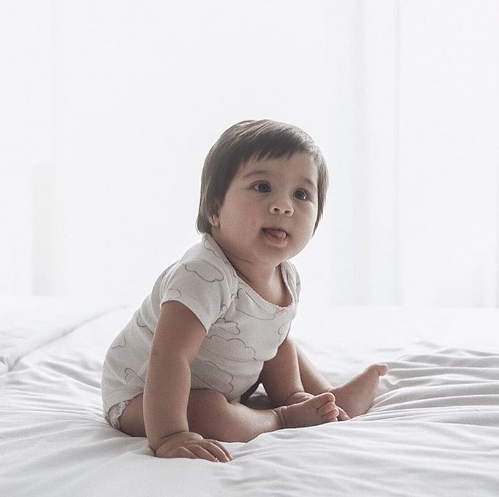 <p>Pipi gembil Dara bikin kita ingin nyubit. Gemas. (Foto: Instagram/ @miasesaria)  </p>