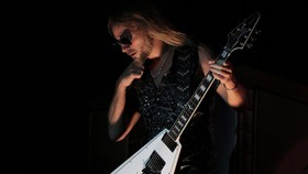 Merasakan Klimaks Konser Dewa Metal Judas Priest