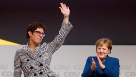 Annegret Kramp-Karrenbauer Gantikan Merkel Jadi Ketua CDU