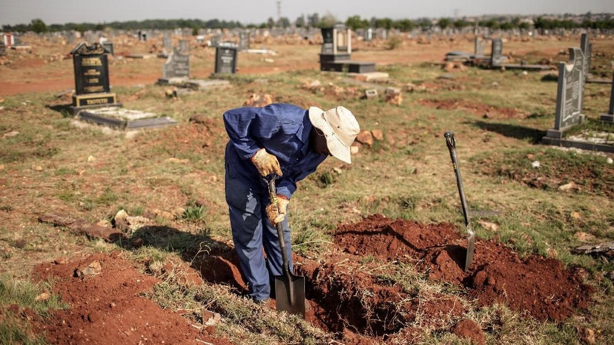 FOTO: Mencari Liang Lahad untuk Jasad di Afrika Selatan