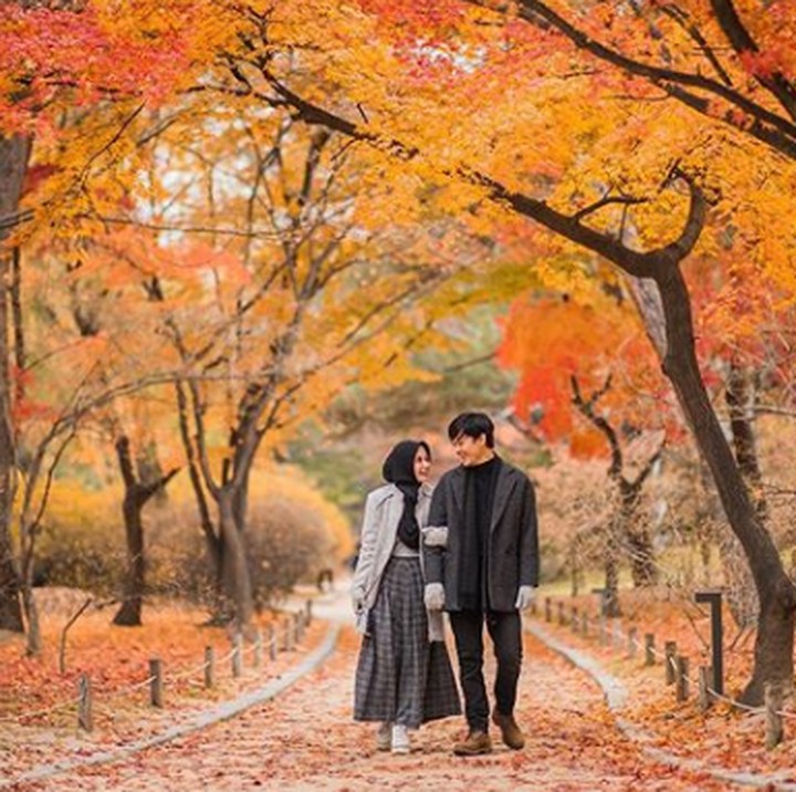 <p>Saat Anisa Rahma dan Anandito jalan-jalan ke Korea. Romantisnya pasangan ini seperti pemain drama Korea ya, he-he-he. (Foto: Instagram @anisarahma_12)</p>