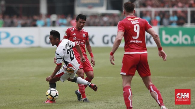 Persija Jakarta menghukum Sandi Sute dua pertandingan setelah memprotes keputusan pelatih Sergio Farias saat melawan Borneo FC.