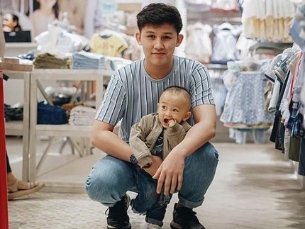 Jadi Papa Muda, Intip Keseruan Jevin Julian dan Anaknya