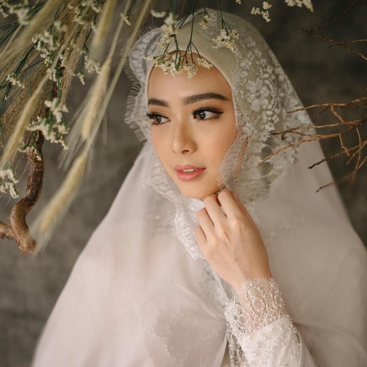 <p>Cantik ya Lindswell yang kini telah berhijab. Foto: Dok. Diera Bachir</p>