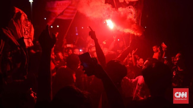 Dirut Transjakarta Agung Wicaksono menyesalkan ada oknum jakmania yang merayakan keberhasilan Persija menjadi juara Liga 1 dengan melakukan vandalisme di bus.