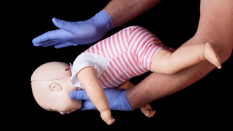 Cara Aman Mencegah Anak Tersedak Makanan Tersedak itu berbahaya, Bun. Di Amerika, setiap 5 hari sekali ada bayi yang meninggal karena tersedak.