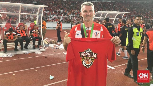 Ayah Marko Simic Senang Persija Juara Liga 1 2018 Ayah penyerang Persija Jakarta Marko Simic, Antun Simic, bahagia melihat tim berjulukan Macan Kemayoran tersebut juara Liga 1 2018.