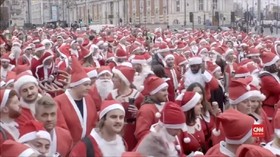 VIDEO: Jalanan London 'Diserbu' Santa