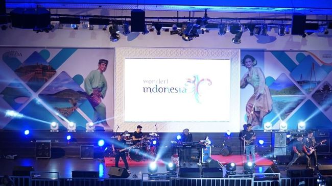 Band asal Indonesia, Repvblik yang punya banyak basis fan di Singapura dan Malaysia ini ternyata benar-benar kepincut dengan Batam, Kepri.