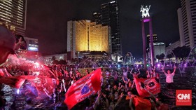 Pesta Jakmania Berenang di Bundaran HI: Juara Mah Bebas