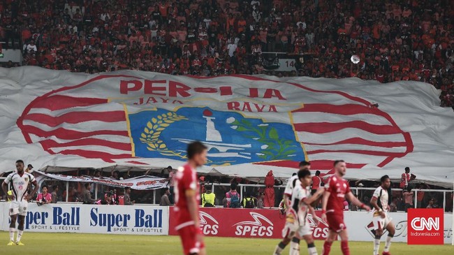Ketua Umum Jakmania Ferry Indrasjarief minta maaf lantaran Bobotoh tidak bisa datang ke Jakarta untuk menyaksikan laga Persija vs Persib di SUGBK, Rabu (10/7).