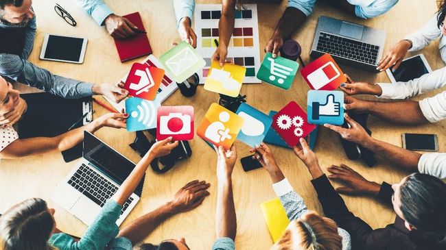 Kita dituntut lebih teliti, lebih cermat, mau melakukan klarifikasi, konfirmasi, dan verifikasi terhadap setiap berita atau unggahan dari media sosial.