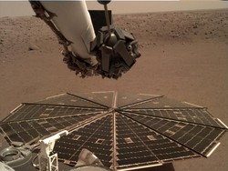 Mars Dikerumuni Pesawat Alien dari Bumi