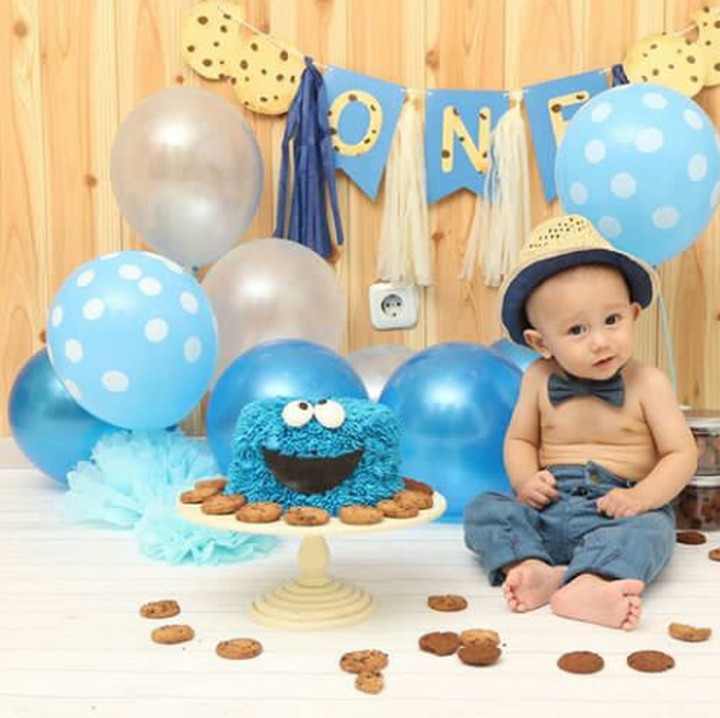 <p>Lucu sekali <a href="https://hot.detik.com/celeb/d-4295597/dahlia-poland-hamil-anak-kedua-kado-ultah-terindah-fandy-christian?_ga=" target="_blank">James </a>dipotret dengan tema seperti ini. (foto: Instagram @dahliachr)</p>