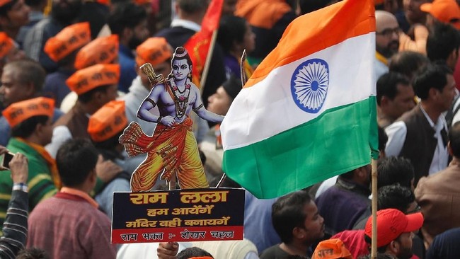 Puluhan ribu pengunjuk rasa Hindu garis keras berkumpul di New Delhi, Minggu (9/12), untuk mendesak pembangunan kuil Ram di atas reruntuhan masjid di Ayodhya.