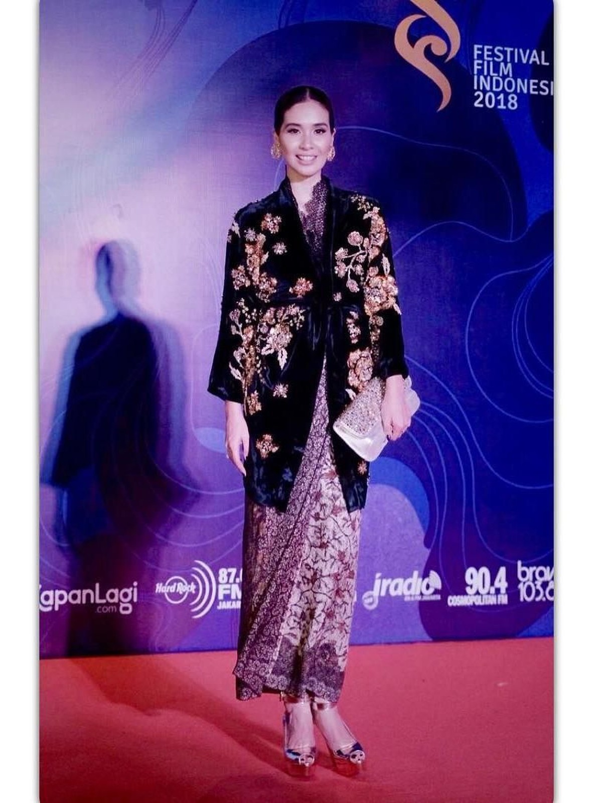 Enam gaya selebriti di karpet merah dalam ajang Festival Film Indonesia 2018 di Taman Ismail Marzuki&comma; Jakarta Pusat&comma; Minggu &lpar;9&sol;12&rpar;&period;