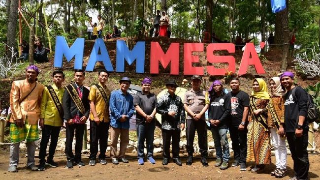 Potensi yang dimiliki Enrekang perlu dikenalkan kepada dunia luar, salah satunya lewat destinasi digital yakni Pasar Mammesa yang diluncurkan Minggu.