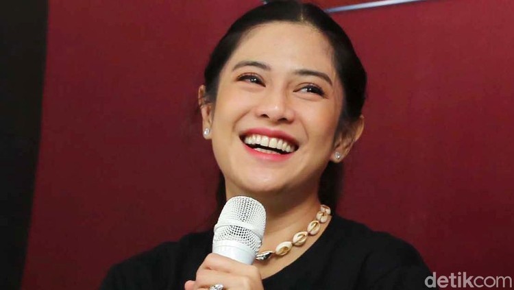 Bunda sudah nggak sabar nungguin momen harbolnas 12.12? Sebelum kalap, simak yuk tips belanja online dari Dian Sastro