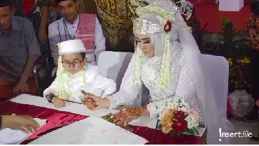 Demi Istri, Ini yang Dilakukan Daus Mini di Pelaminan