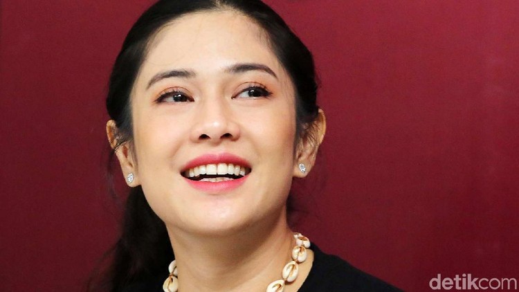 Dian Sastrowardoyo Dian Sastrowardoyo saat ditemui di kawasan Senopati.