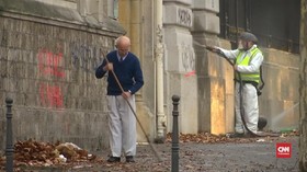 VIDEO: Paris Bersih-bersih Setelah Demonstrasi Rompi Kuning