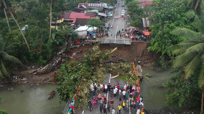 Akses Padang Bukittinggi Terputus Jalur Darat Dialihkan