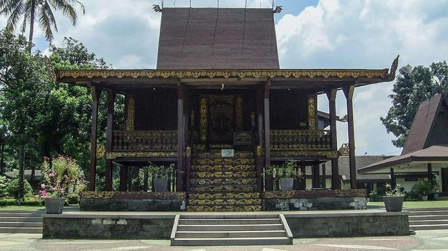 Kampung yang berisi lebih dari 100 rumah tua ini, berada di Kecamatan Banjarmasin Utara, Kota Banjarmasin, Provinsi Kalimantan Selatan.