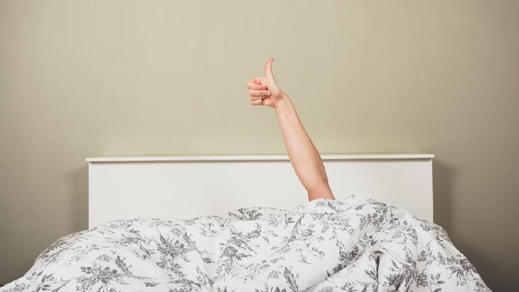 Kata ahli seks, foreplay adalah hal yang disarankan sebelum mulai berhubungan intim. Simak sepuluh teknik foreplay yang bikin pasangan makin bergairah.