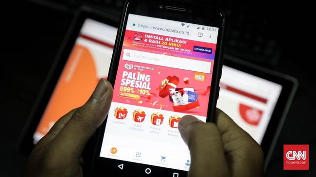 Presiden Joko Widodo (Jokowi) akan mengejar pungutan pajak dari para pelaku usaha perdagangan elektronik (e-commerce) tahun depan.