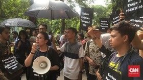 Pedemo di depan JK: Penuntasan Kasus HAM Masih <i>Zonk</i>
