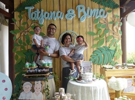 Unik! Bunda Bisa Tiru Cara Cynthia Lamusu Ajari Anak Membaca