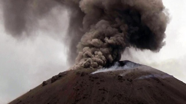 Erupsi bersamaan beberapa gunung api di Indonesia pada September 2026 bukan hal aneh.