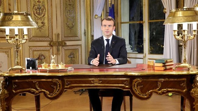 Macron Naikan Upah Minimum 100 Euro Mulai 2019