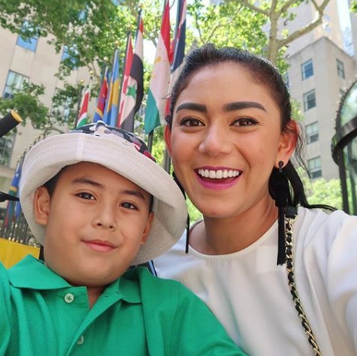 <p>Kalau dilihat-lihat, Rafello mirip yah sama Bundanya. (Foto: Instagram @thalitalatief)</p>