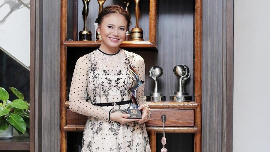 Big Apple Music Award (BAMA) 2018 Siapa sangka penyanyi terkenal, Rossa, telah berkarya di dunia musik hampir 30 tahun. Ia pun telah mendapatkan banyak pencapaian dalam bermusik.