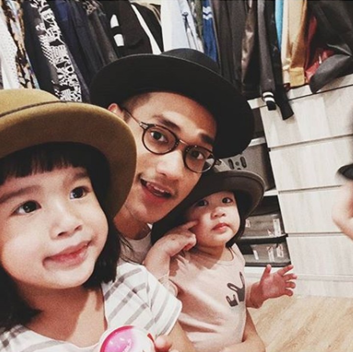 <p>Gaya Afgan dan anak-anak makin kece saat pakai topi. (Foto: Instagram @afgansyah.reza)</p>
