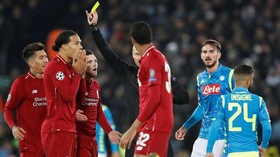 Van Dijk Bicara soal Tekel Horor ke Dries Mertens