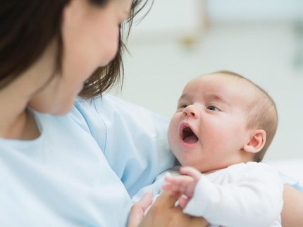 Perkembangan Bayi Usia 2 Bulan