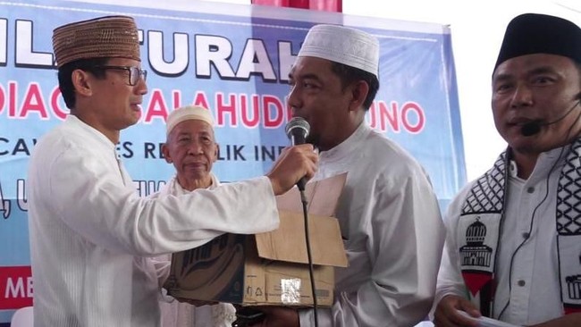 Sandiaga Uno sempat menitikkan air mata ketika melihat ulama dan emak-emak di Medan merogoh kocek pribadi untuk menyumbang dana kampanye.