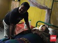 'Si Doel' Bantu Evakuasi 'Maknyak' dari Banjir
