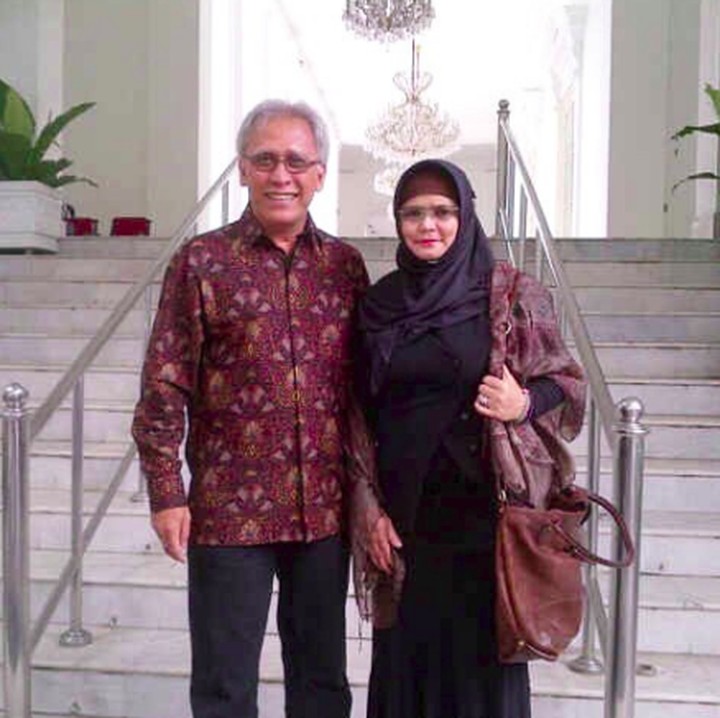 <p>Legenda hidup, Virgiawan Listanto atau yang lebih dikenal sebagai Iwan Fals, selalu melekat di hati penggemarnya dan pastinya di hati sang istri. (Foto: Instagram/iwanfals)</p>