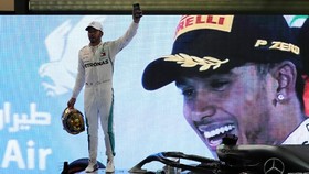 Hamilton 'Hadiahi' Bocah Kanker Mobil Formula 1