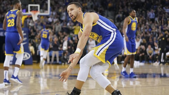 Point guard Golden State Warriors Stephen Curry diundang NASA ke laboratorium Johnson Space Center lantaran tak percaya ada perjalanan manusia ke bulan.